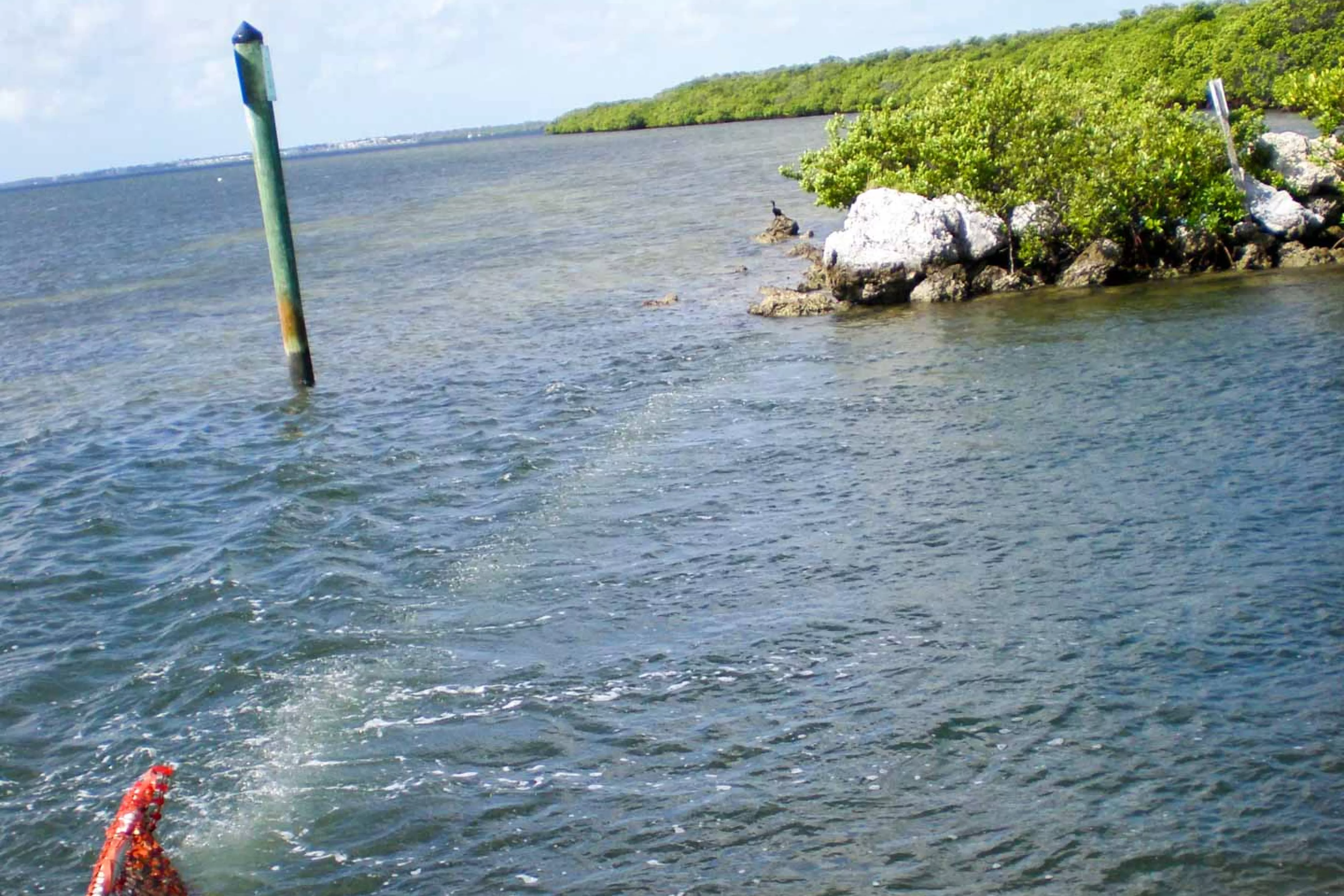 Bubble curtain used for underwater monitoring