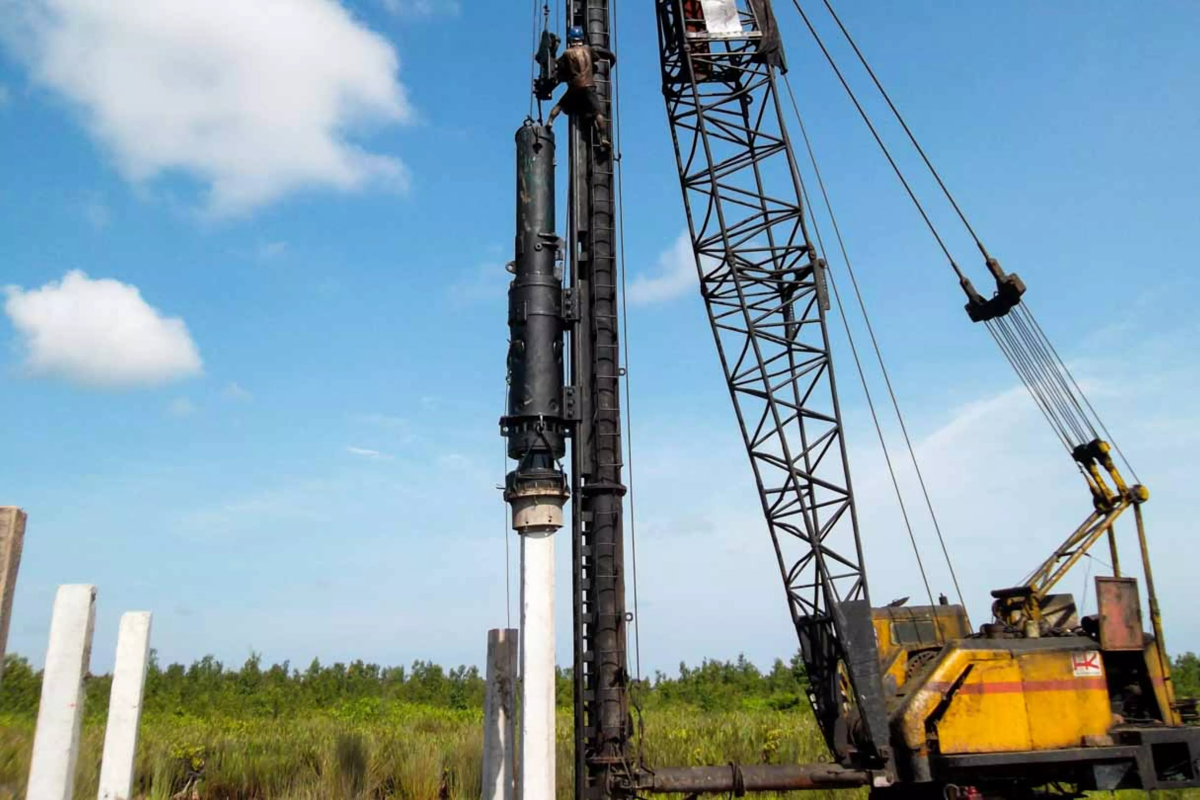 Pile driving machine drives piles in field