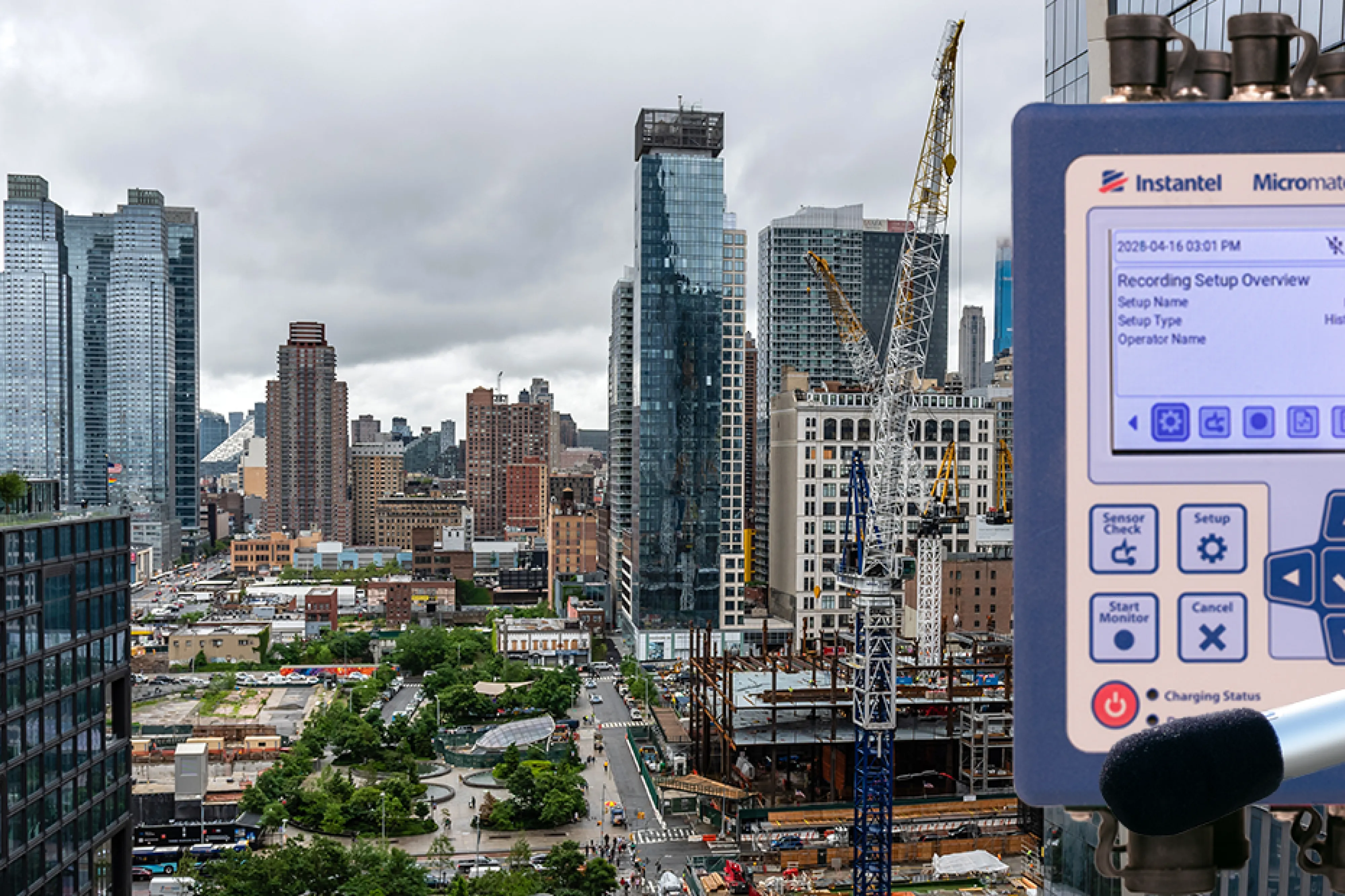 An image of the New York skyline with a Micromate Plus and sound microphone