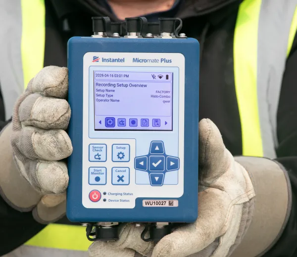 Holding Micromate Plus