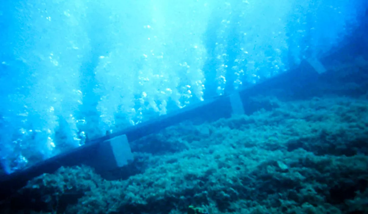 Bubble curtain underwater